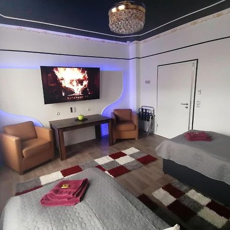 Best-Preis -Gold Suite- Mit Netflix, Self-Check-In, Ebike Ladestation, Fahrradraum, Wlan, Netflix Und Massagesessel - Direkt Am Elberadweg Im Herzen Von วิทเทนเบิร์ก ภายนอก รูปภาพ